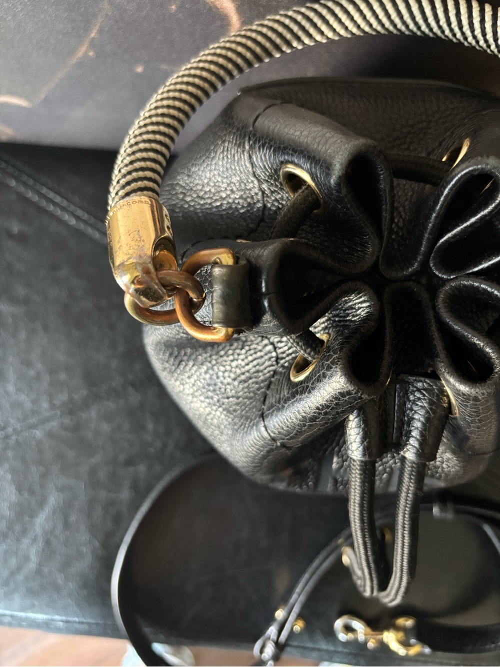 Marc Jacobs The Bucket Bag Black Leather - Picture 6 of 16